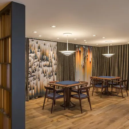 Hells Kitchen 1br W Gym Doorman Lounge Nyc-249 Apartment