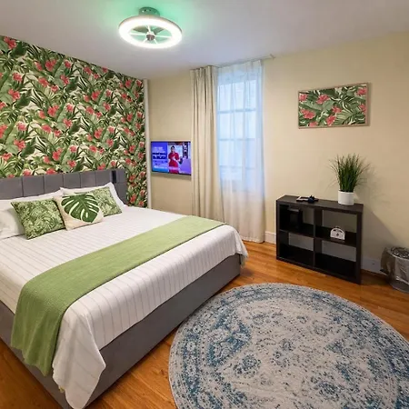 Tropical Style In Geusthouse New York