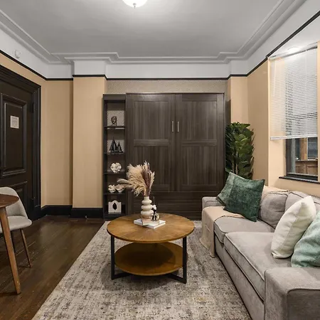 Stunning In The Heart Of Gym Apartment