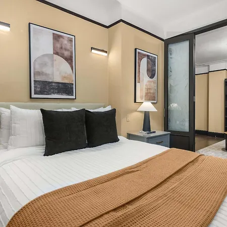 Stunning In The Heart Of Gym Apartment New York