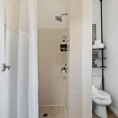 Lovely 2bed And 2bath With Unbeatable Location Apartment