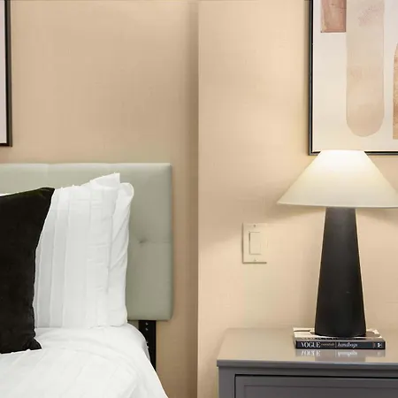 Stunning In The Heart Of Gym Apartment