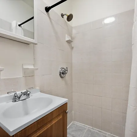 Lovely 2bed And 2bath With Unbeatable Location *