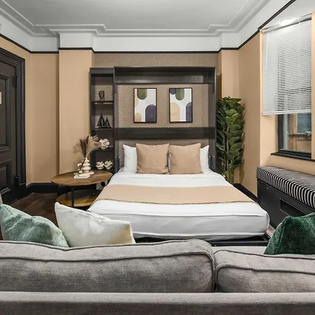 Stunning In The Heart Of Gym Apartment