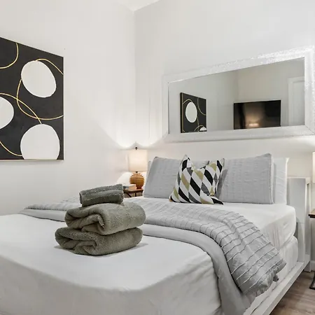 Lovely 2bed And 2bath With Unbeatable Location Apartment