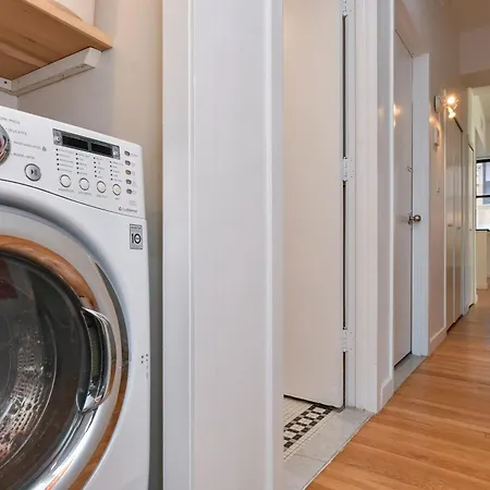 Luxury 3 Bedroom Retreat In Downtown Manhattan Apartment