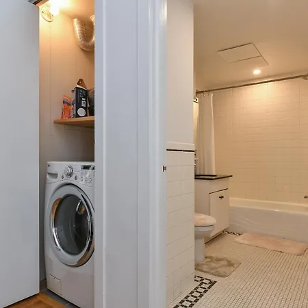 Luxury 3 Bedroom Retreat In Downtown Manhattan *