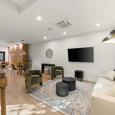 10-1 Stylish Townhouse Oasis In Greenpoint Holiday home *