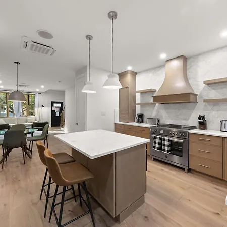 10-1 Stylish Townhouse Oasis In Greenpoint *
