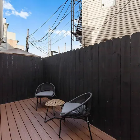 10-1 Stylish Townhouse Oasis In Greenpoint New York