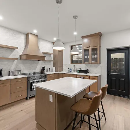 10-1 Stylish Townhouse Oasis In Greenpoint Holiday home *