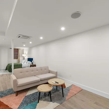 10-1 Stylish Townhouse Oasis In Greenpoint * New York