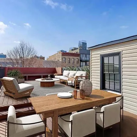 Holiday home 10-1 Stylish Townhouse Oasis In Greenpoint New York