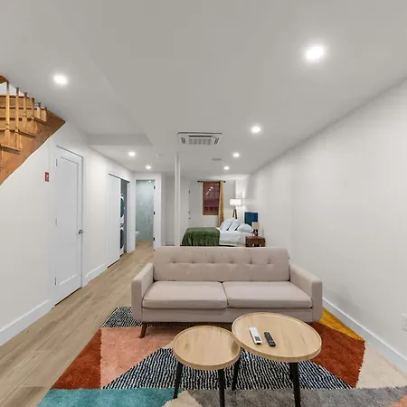 10-1 Stylish Townhouse Oasis In Greenpoint *