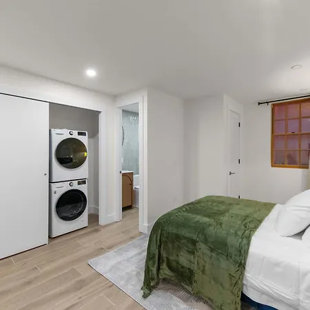 10-1 Stylish Townhouse Oasis In Greenpoint Holiday home *