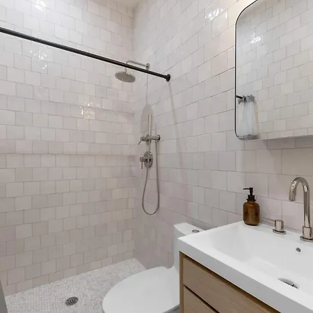 Holiday home 10-1 Stylish Townhouse Oasis In Greenpoint