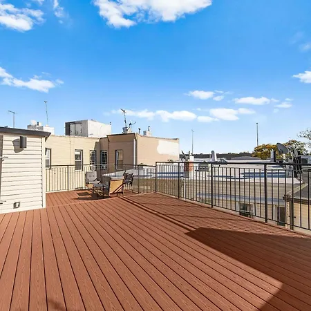 Holiday home 10-1 Stylish Townhouse Oasis In Greenpoint