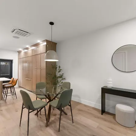 10-1 Stylish Townhouse Oasis In Greenpoint Holiday home