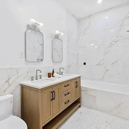 10-1 Stylish Townhouse Oasis In Greenpoint Holiday home