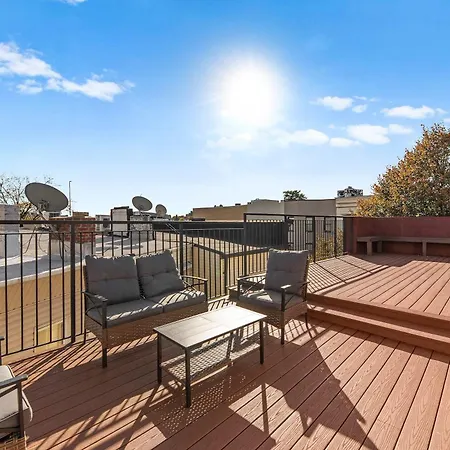 10-1 Stylish Townhouse Oasis In Greenpoint Holiday home *