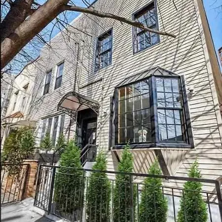 10-1 Stylish Townhouse Oasis In Greenpoint Holiday home New York