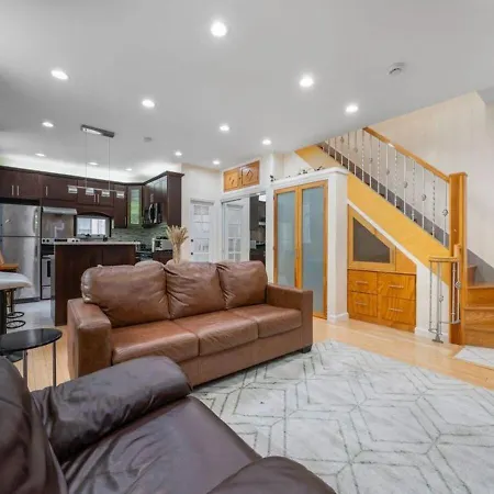 Apartment Amazing Location Murray Hill 3 Bedroom ,june To Aug 90 Days Required *