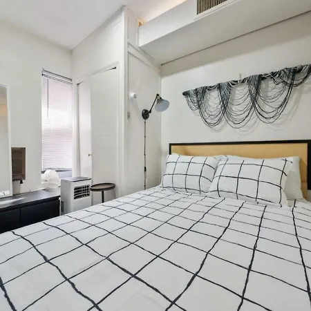 Apartment Three Bedroom In Midtown West , June To Aug 90 Days Required New York
