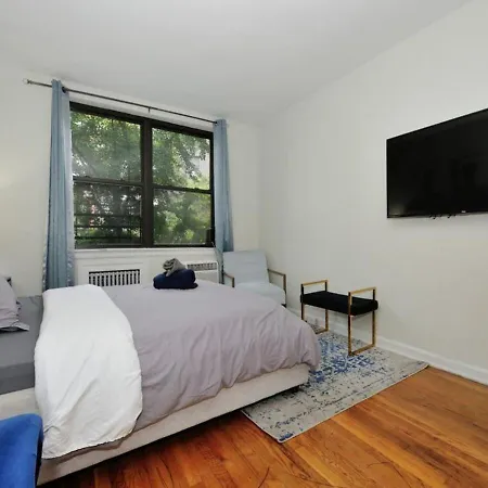 Apartment Charming Ues Studio, Walk To Subway & Park, June To Aug 90 Days Required *