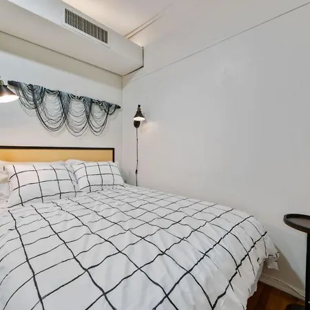 Three Bedroom In Midtown West , June To Aug 90 Days Required Apartment