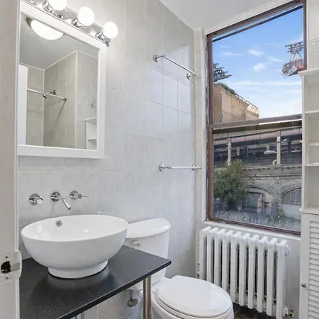 Warm And Welcoming 2br In Upper East Side Apartment New York