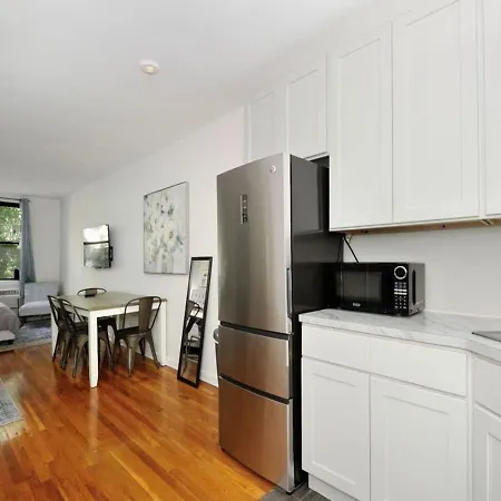 Charming Ues Studio, Walk To Subway & Park, June To Aug 90 Days Required * New York