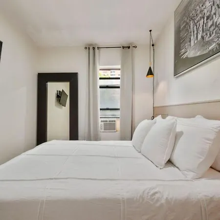 Three Bedroom In Midtown West , June To Aug 90 Days Required New York