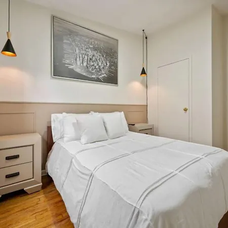 Three Bedroom In Midtown West , June To Aug 90 Days Required Apartment *