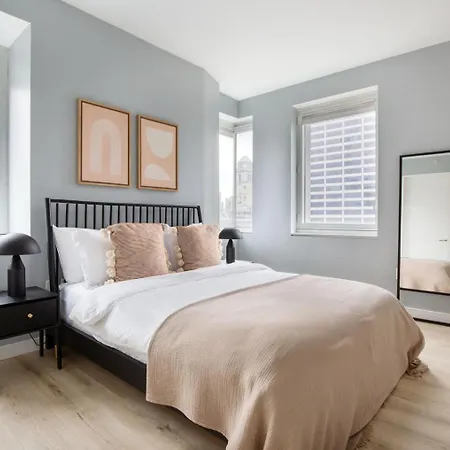 Apartment Midtown 1br W Doorman Gym Wd Nr Rock Center Nyc-1131 *