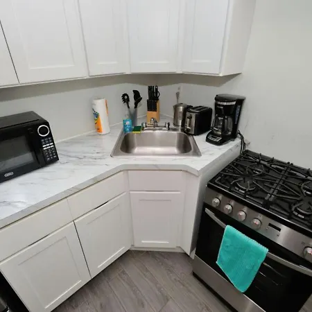 Apartment Charming Ues Studio, Walk To Subway & Park, June To Aug 90 Days Required