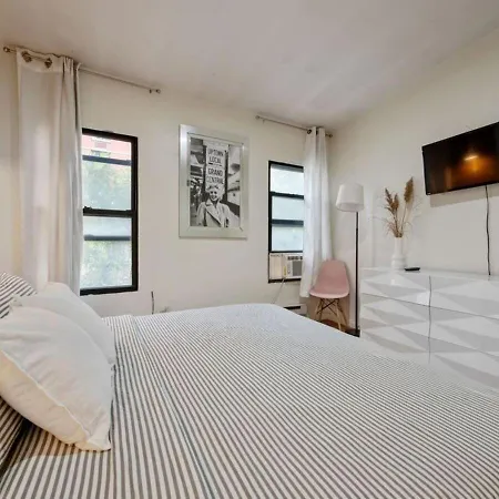 Three Bedroom In Midtown West , June To Aug 90 Days Required *
