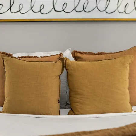 Chic Nyc Retreat Beside Broadway & Iconic Sights *