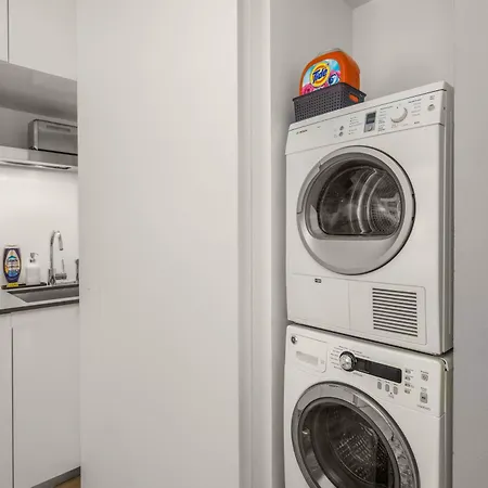 Chic Nyc Retreat Beside Broadway & Iconic Sights Apartment New York