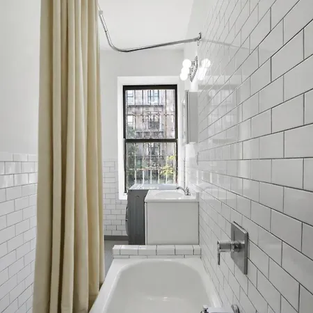 2 Bd Tranquil Unit Close To Park * New York