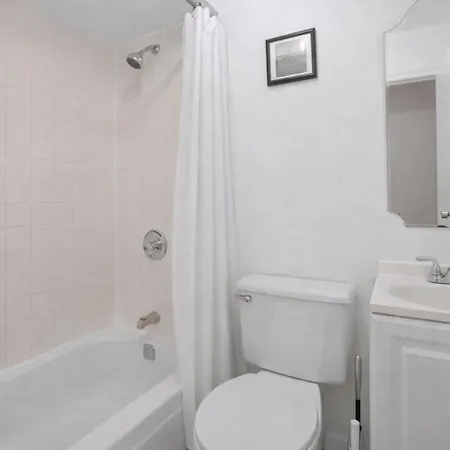 3br Welcoming Close To Park Apartment