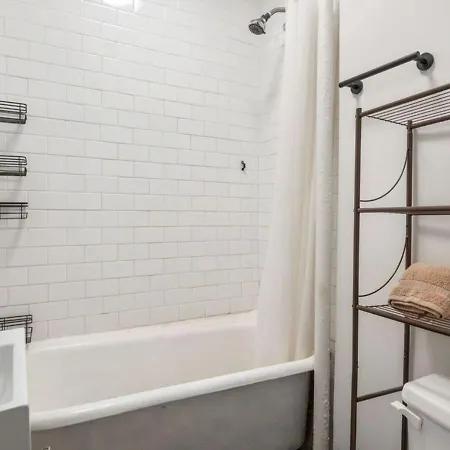 Prime Murray Hill 2 Bedroom Gem, June To Aug 90 Days Required Apartment *