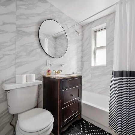 Apartment Three Bedroom In Midtown West , June To Aug 90 Days Required