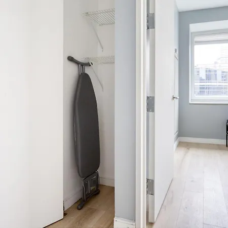 Midtown 1br W Doorman Gym Wd Nr Rock Center Nyc-1131 New York