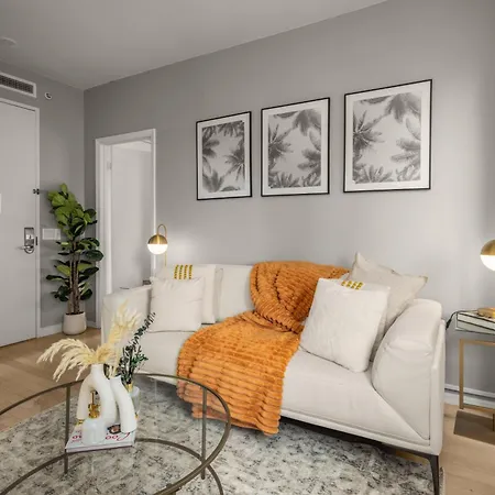 Chic Nyc Retreat Beside Broadway & Iconic Sights Apartment *