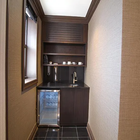 The Iroquois Times Square, A Small Luxury Hotel 5* New York