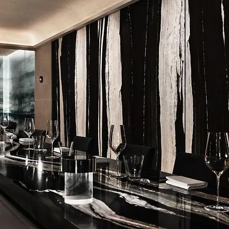 Martinique On Broadway, Curio Collection By Hilton New York