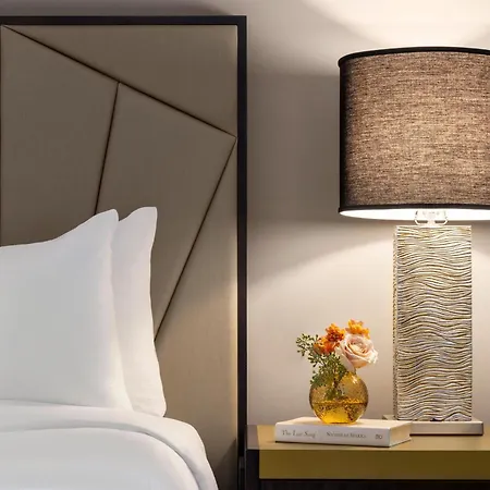 Martinique On Broadway, Curio Collection By Hilton 4*