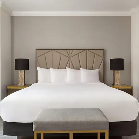 Martinique On Broadway, Curio Collection By Hilton Hotel 4*