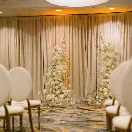Martinique On Broadway, Curio Collection By Hilton Hotel 4*