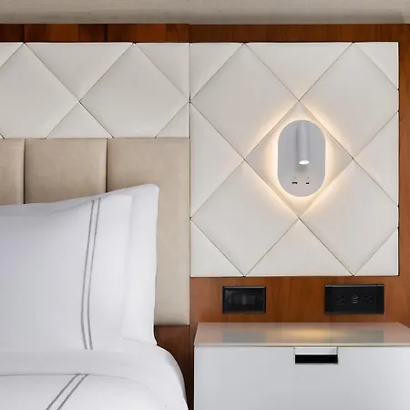 Even - Midtown East By Ihg Hotel 4*